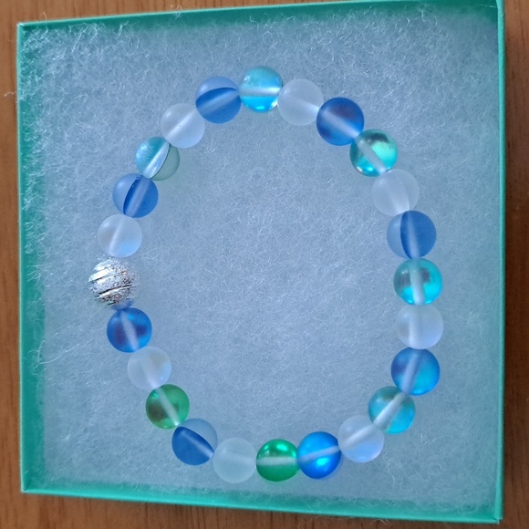 Water's Edge Moonstone Bracelet - Picture 3 of 5
